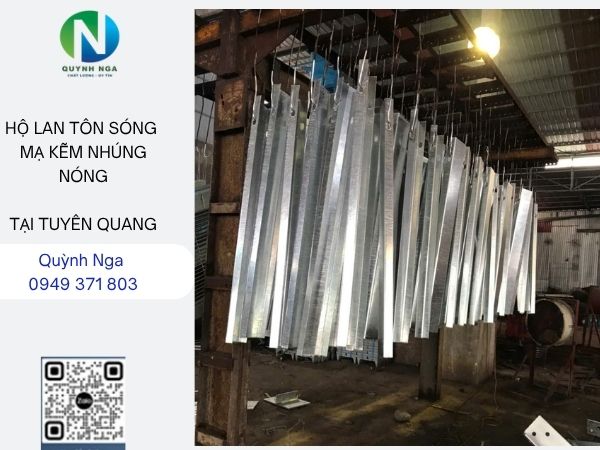 Cột hộ lan tôn sóng sau khi mạ kẽm tại xưởng mạ kẽm